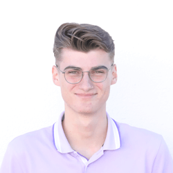 Bild_Lennart_Koscießa Porträtaufnahme eines Auszubildenden der straschu Gruppe