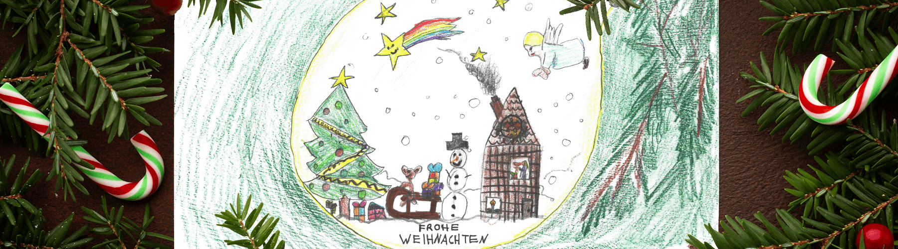 Sliderbild - Gewinnerbild des Weihnachtsmalwettbewerbs 2024 umgeben von Tannenzweigen, Weihnachtskugeln und Zuckerstangen